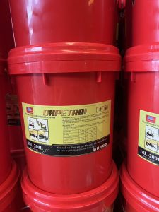 Dầu Thủy Lực DH petrol AW68 Đa dụng chống mài mòn và oxi hóa

Thành phần : Dầu gốc khoáng và phụ gia

Công dụng sản phẩm:

 	Giữ sạch hệ thống Thủy Lực cho độ bền cao ,kháng oxi hóa tốt và chống cáu cặn trong hệ thống
 	Chống mài mòn ,giảm chi phí bảo dưỡng và ngăn ngừa hỏng hóc cho thiết bị
 	Tính năng tách nước và ổn định thủy phân giúp kéo dài tuổi thọ hệ thống,gia tăng độ bền bỉ trong vận hành

Bảo quản : Nơi khô giáo thoáng mát ,có mái che,không để tiếp xúc trực tiếp với nước

 

 